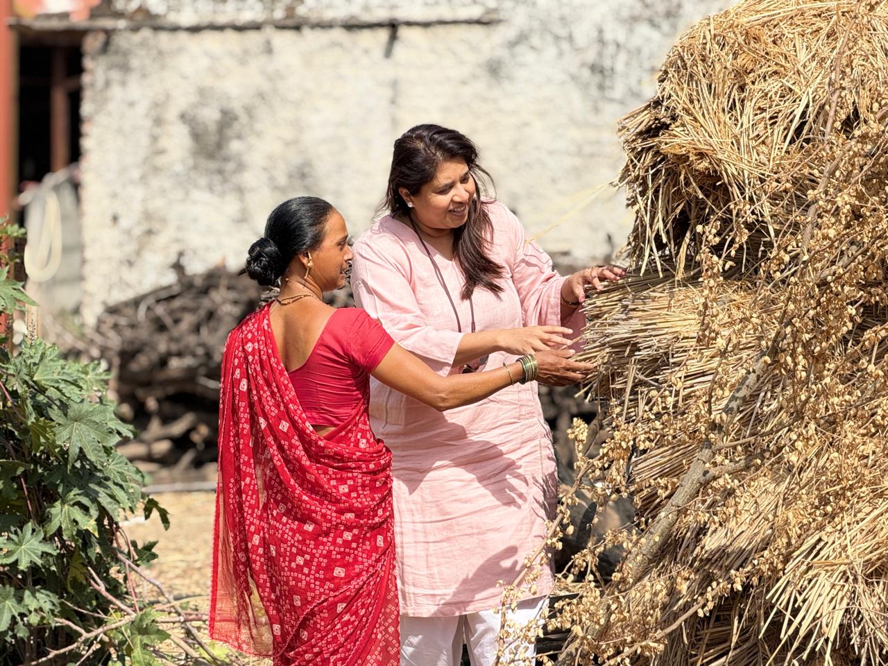 Discussing crop residue with rural suppliers